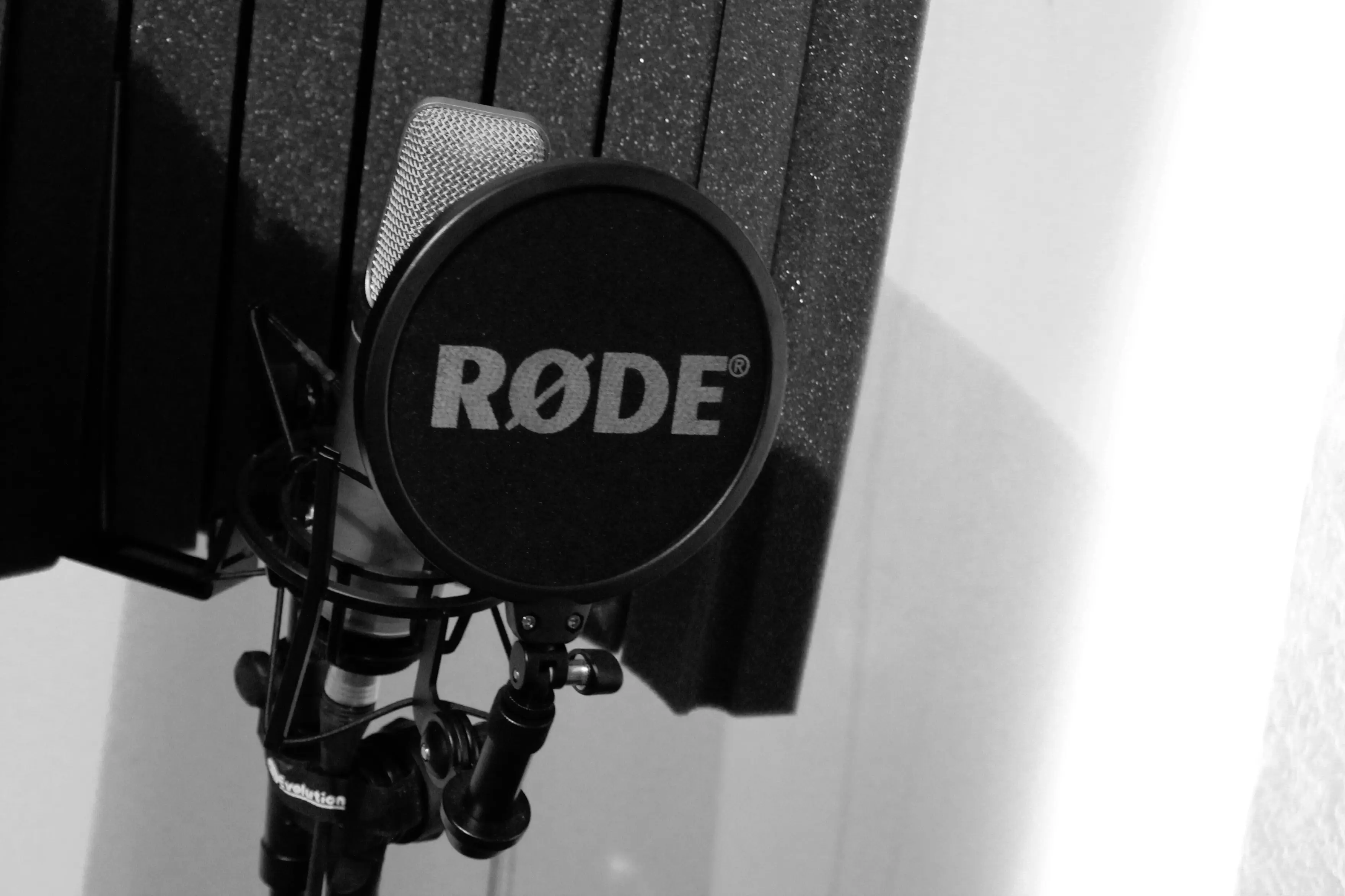 ไมโครโฟนร้องเพลงบันทึกเสียงที่บ้านเลือกแบบไหนดี